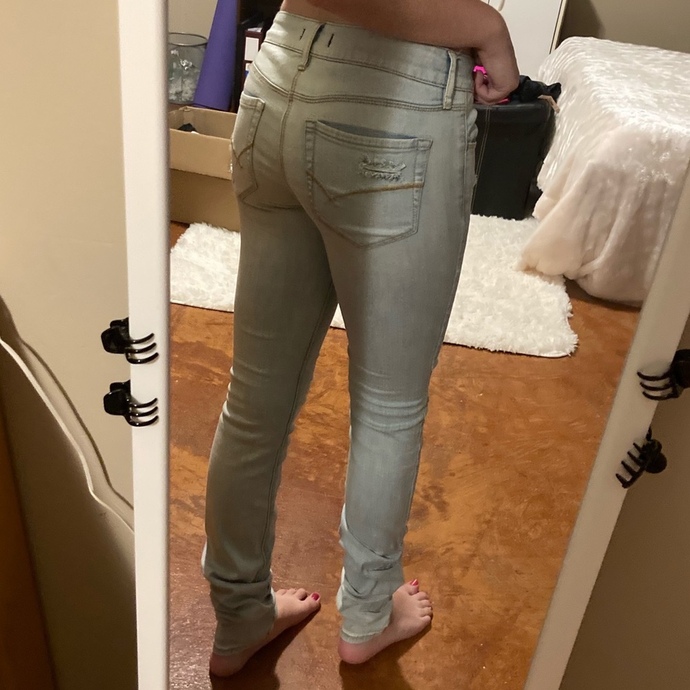 Washed Ripped Jean - Picture 5 of 5